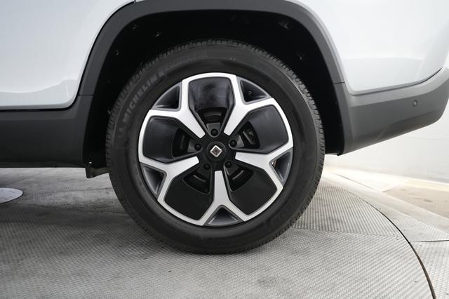 2024 Rivian R1T — photo 7 of 25