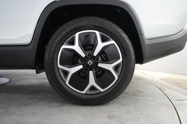 2024 Rivian R1T — photo 7 of 25