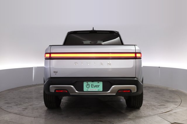 2024 Rivian R1T — photo 12 of 25