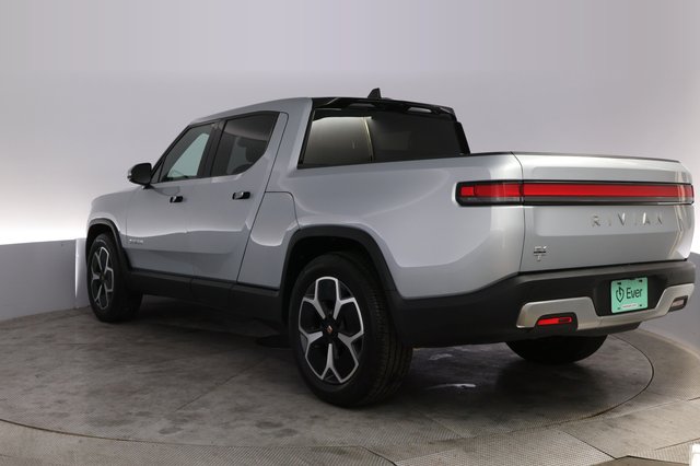 2024 Rivian R1T — photo 13 of 25