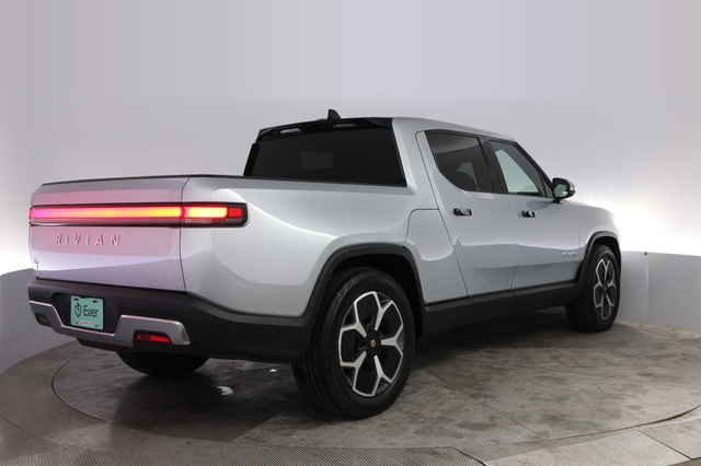 2024 Rivian R1T