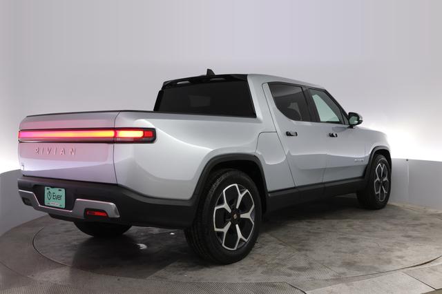 2024 Rivian R1T — photo 2 of 25