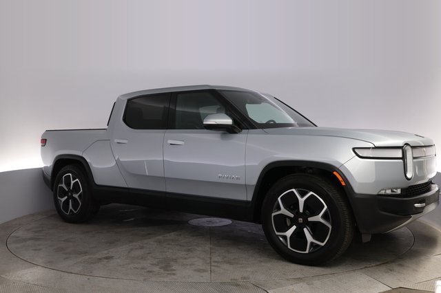 2024 Rivian R1T — photo 11 of 25