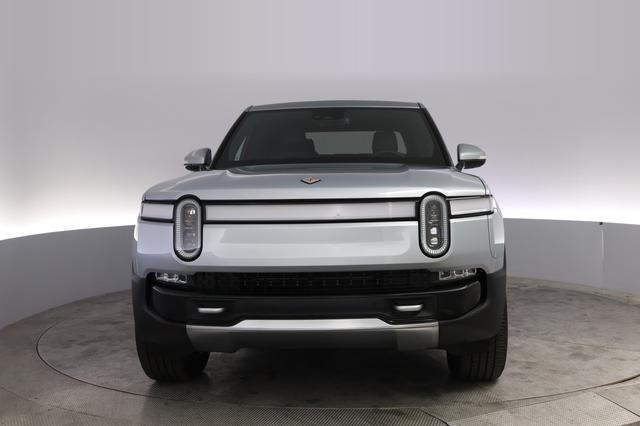 2024 Rivian R1T — photo 9 of 25