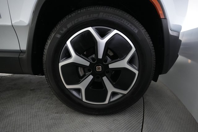 2024 Rivian R1T — photo 16 of 25