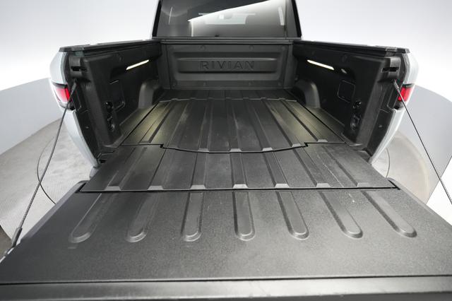 2024 Rivian R1T — photo 6 of 25