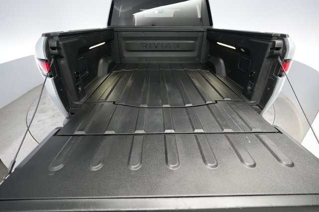 2024 Rivian R1T — photo 6 of 25