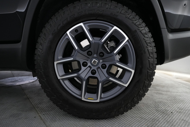 2024 Rivian R1S