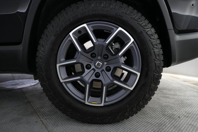 2024 Rivian R1S — photo 7 of 26