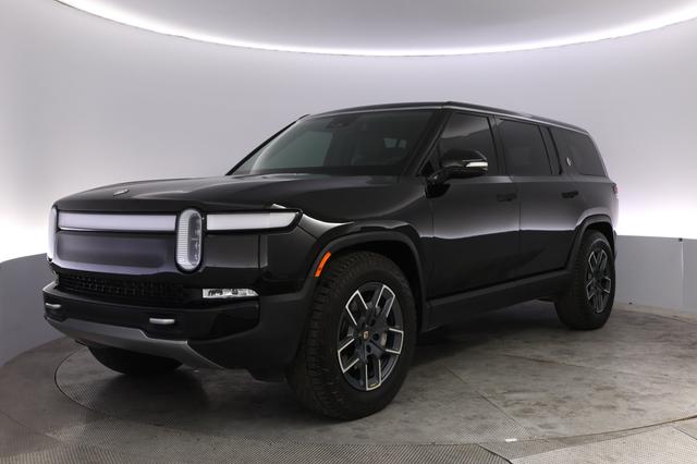 2024 Rivian R1S — VIN 7PDSGCBA7RN037115