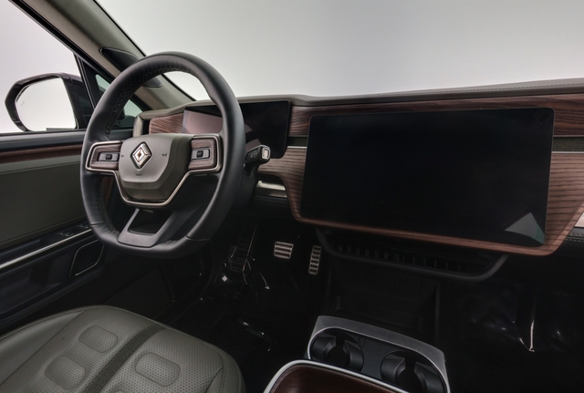 2024 Rivian R1S