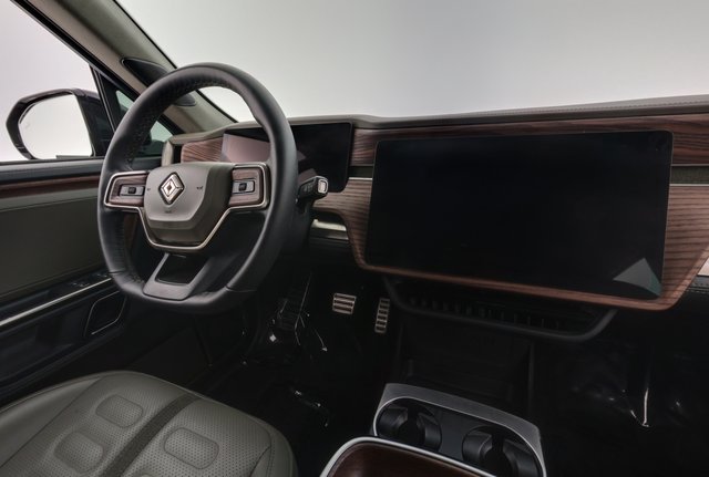 2024 Rivian R1S — photo 22 of 26