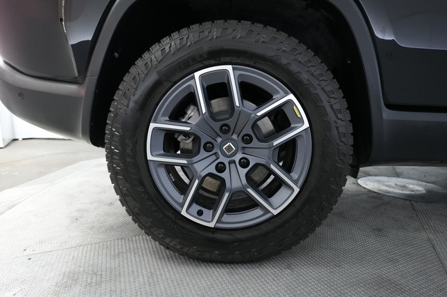 2024 Rivian R1S