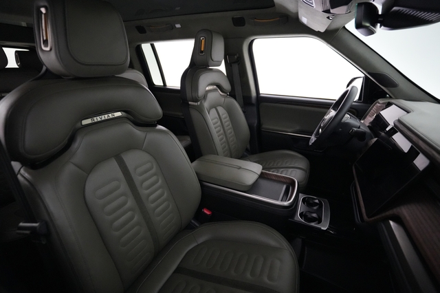 2024 Rivian R1S