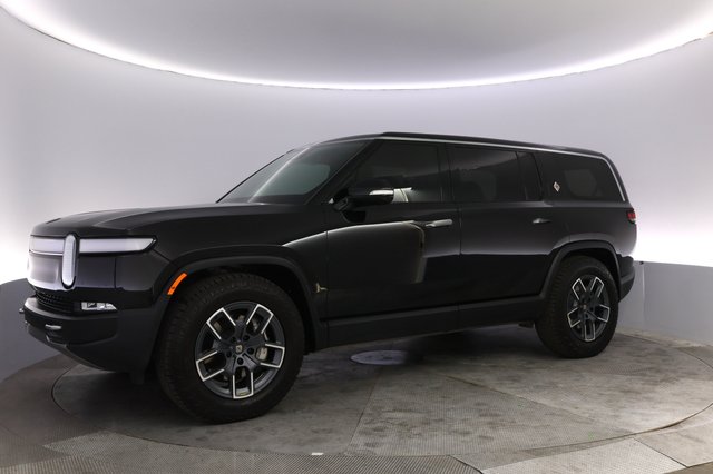 2024 Rivian R1S — photo 14 of 26