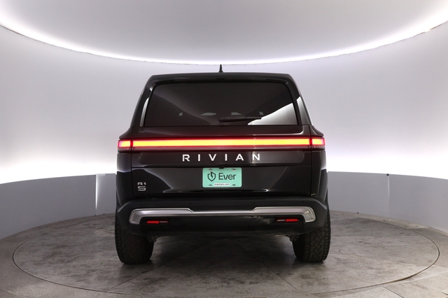2024 Rivian R1S