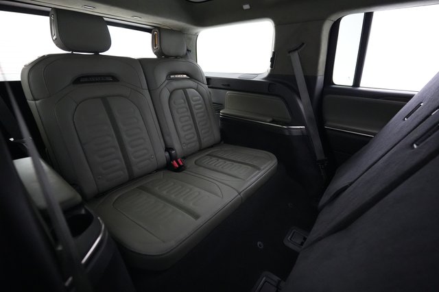 2024 Rivian R1S — photo 21 of 26