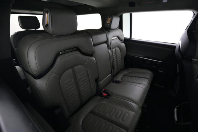 2024 Rivian R1S — photo 4 of 26
