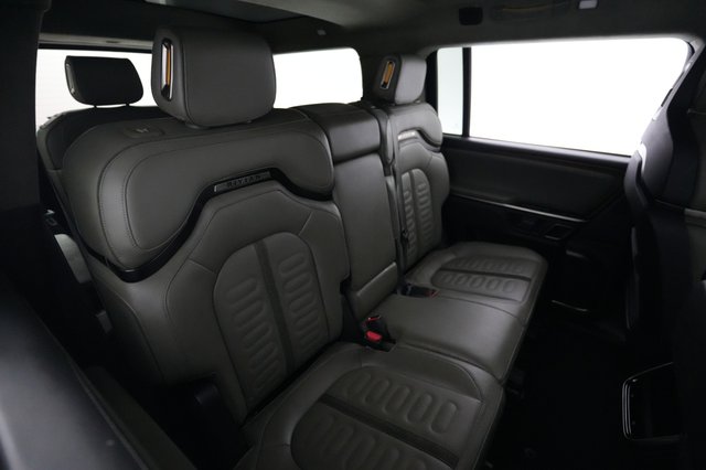 2024 Rivian R1S — photo 4 of 26