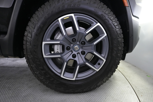 2024 Rivian R1S