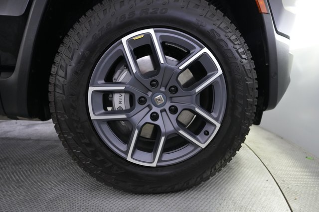 2024 Rivian R1S — photo 16 of 26
