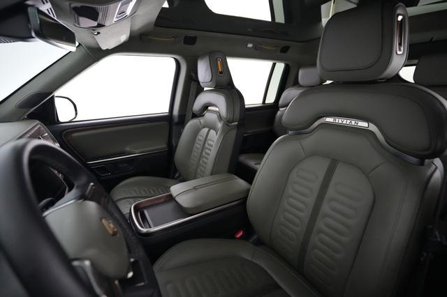 2024 Rivian R1S — photo 3 of 26