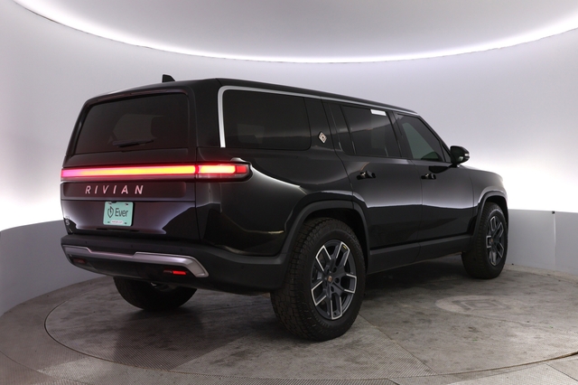 2024 Rivian R1S