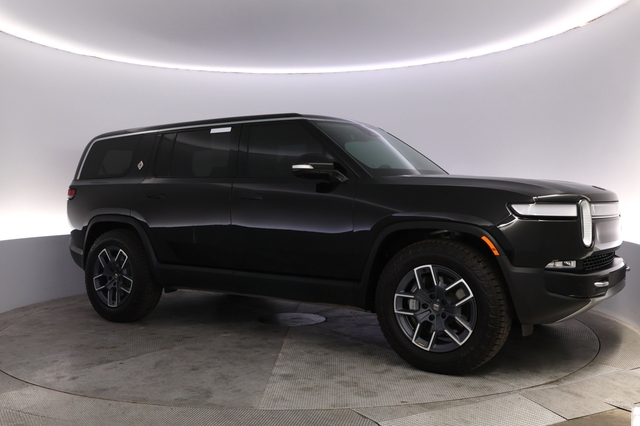 2024 Rivian R1S