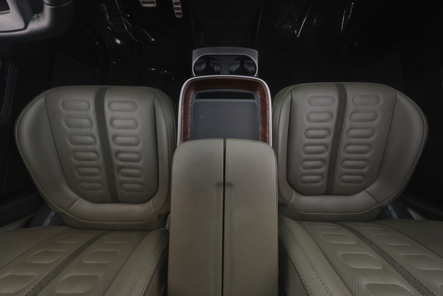 2024 Rivian R1S
