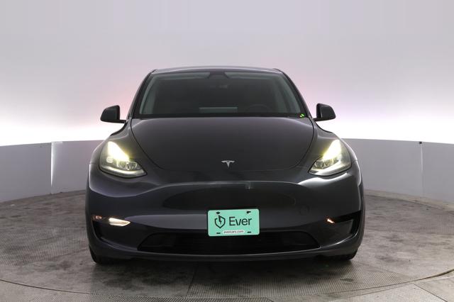 2024 Tesla Model Y — photo 9 of 34