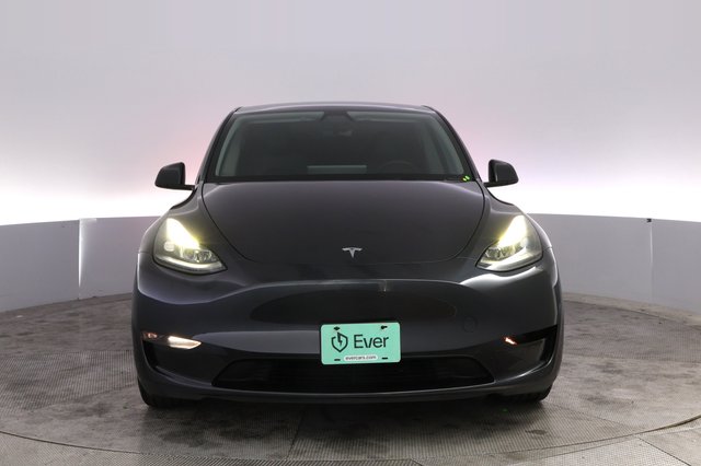 2024 Tesla Model Y — photo 9 of 34