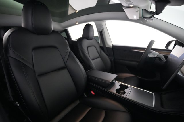 2024 Tesla Model Y — photo 18 of 34