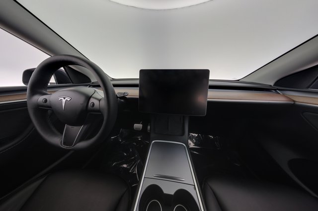 2024 Tesla Model Y — photo 21 of 34