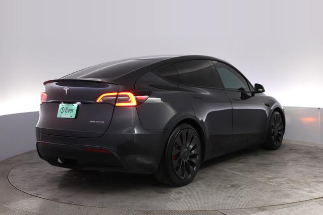 2024 Tesla Model Y — photo 2 of 34