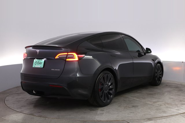 2024 Tesla Model Y — photo 2 of 34