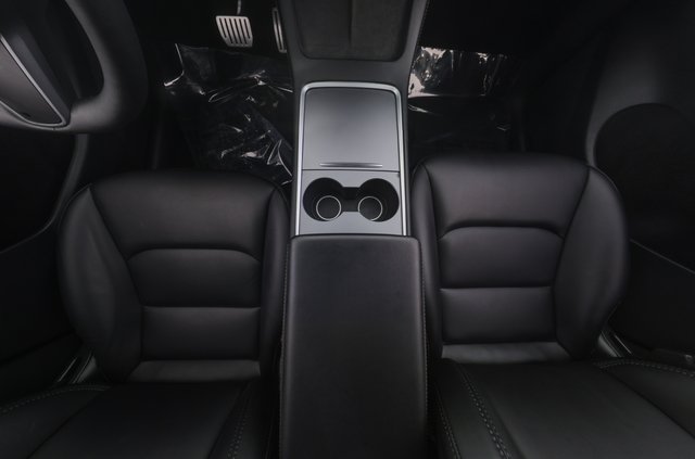 2024 Tesla Model Y — photo 22 of 34