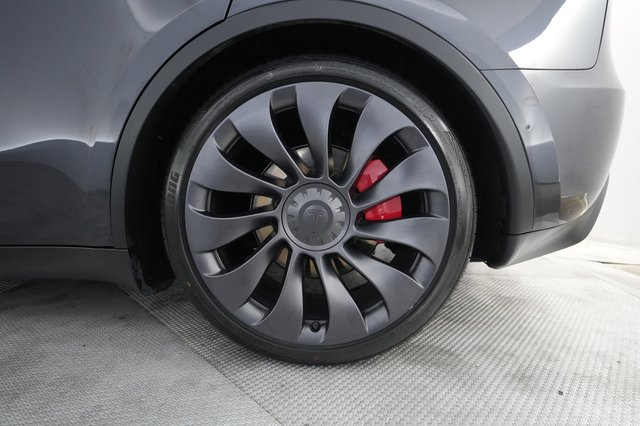 2024 Tesla Model Y — photo 7 of 34