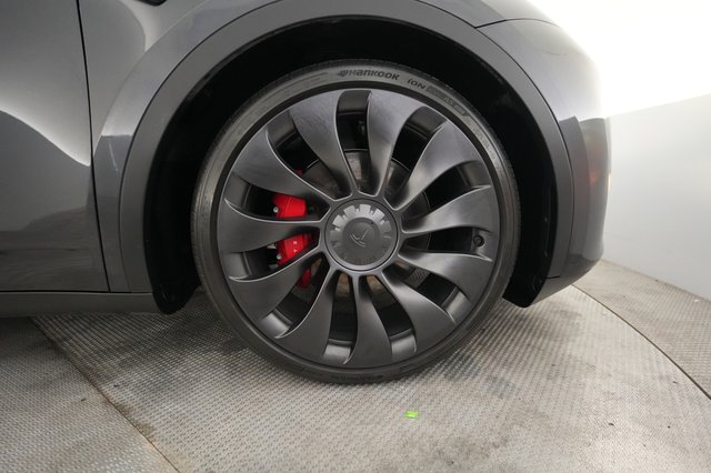 2024 Tesla Model Y — photo 16 of 34