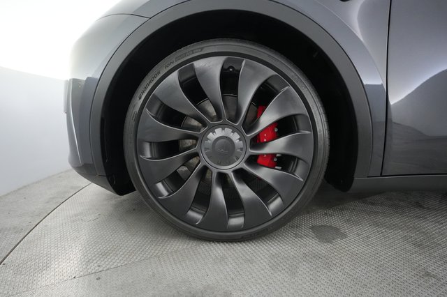2024 Tesla Model Y — photo 15 of 34
