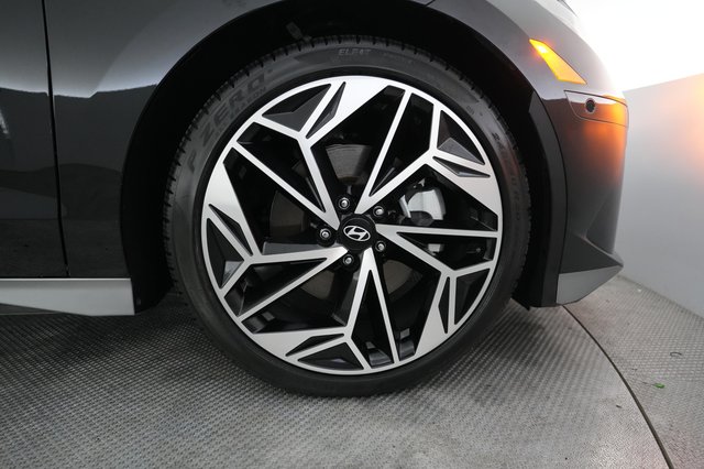 2024 Hyundai IONIQ 6 — photo 16 of 24