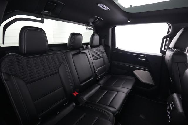 2025 GMC Sierra EV — photo 4 of 15