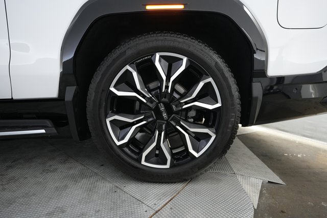 2025 GMC Sierra EV — photo 7 of 15