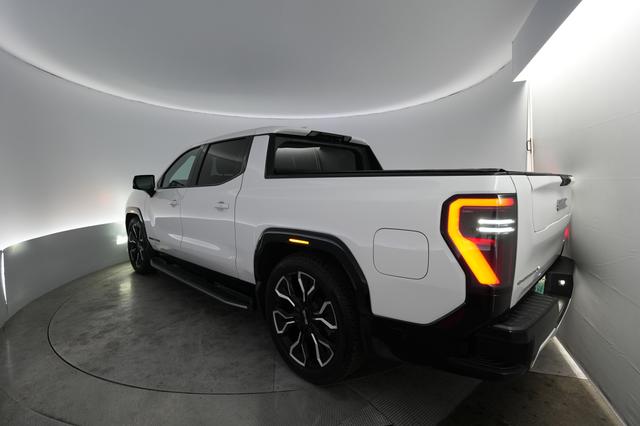 2025 GMC Sierra EV — photo 2 of 15