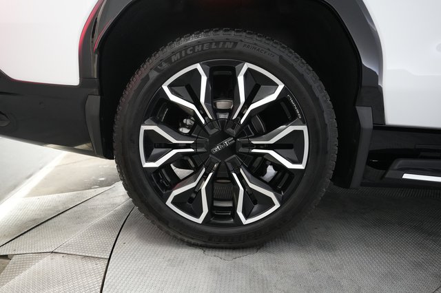 2025 GMC Sierra EV — photo 11 of 15