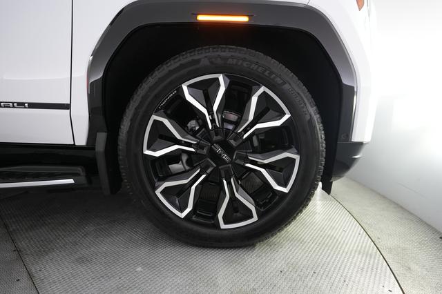 2025 GMC Sierra EV — photo 10 of 15