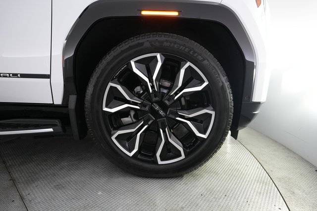 2025 GMC Sierra EV — photo 10 of 15