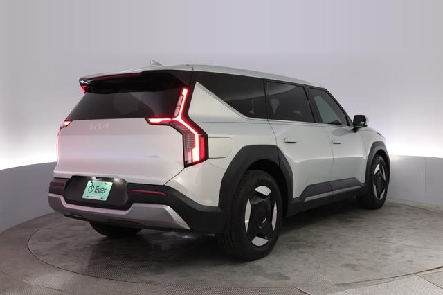 2026 Kia EV9 — photo 2 of 26