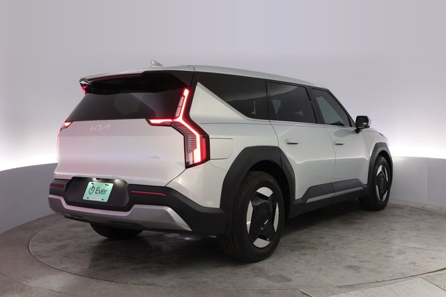 2026 Kia EV9 — photo 2 of 26