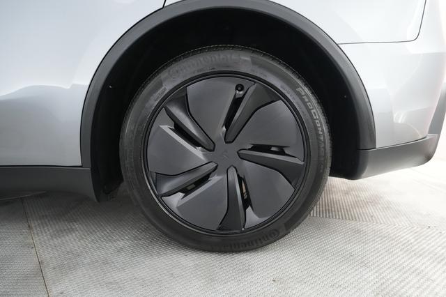 2026 Tesla Model Y — photo 7 of 23