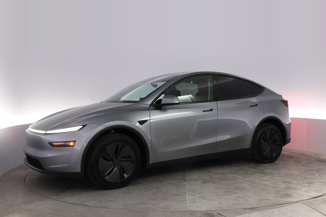 2026 Tesla Model Y — photo 14 of 23